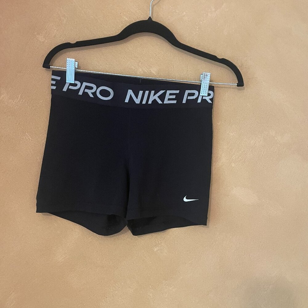 Black Nike Pro